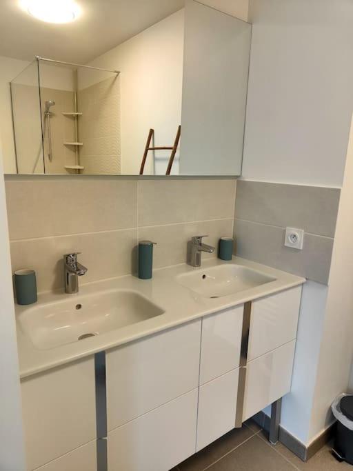 Location De Vacances A Andernos - Appartement 2 Chambres Dans Residence Neuve Экстерьер фото
