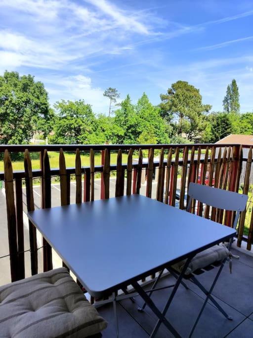 Location De Vacances A Andernos - Appartement 2 Chambres Dans Residence Neuve Экстерьер фото
