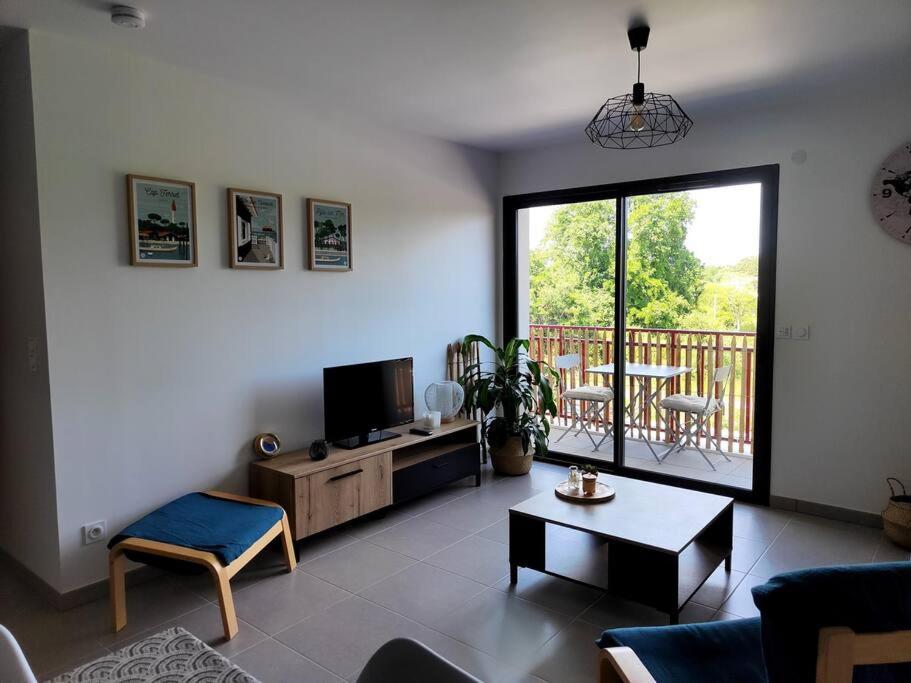 Location De Vacances A Andernos - Appartement 2 Chambres Dans Residence Neuve Экстерьер фото