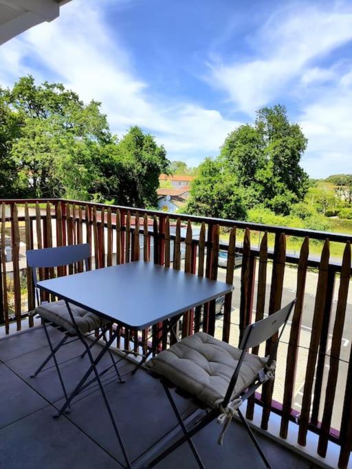Location De Vacances A Andernos - Appartement 2 Chambres Dans Residence Neuve Экстерьер фото